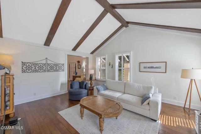 1732 Crooked Trail Place, Westlake Village CA: https://media.crmls.org/mediaz/ea2bfd2b-8ea2-45e4-9831-04c163825d1e.jpg