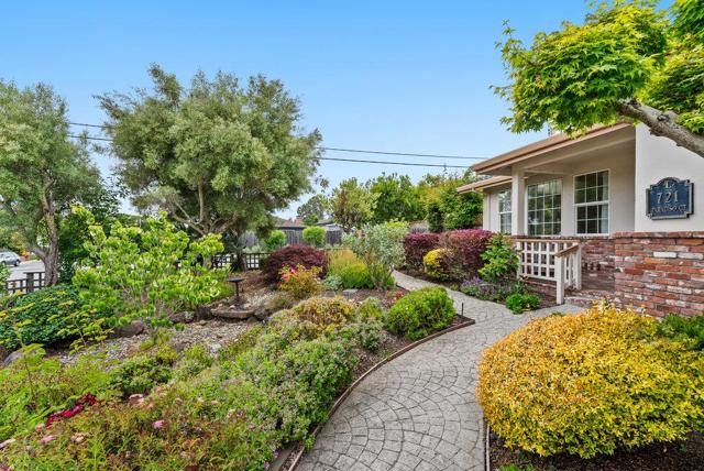 721 Paradiso Court, Soquel CA: https://media.crmls.org/mediaz/ea2c13a5-53f0-4195-8ead-79708e85937b.jpg