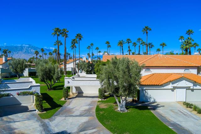 688 Vista Lago N Circle, Palm Desert CA: https://media.crmls.org/mediaz/ea2d0222-443c-4829-8a00-17651554b471.jpg