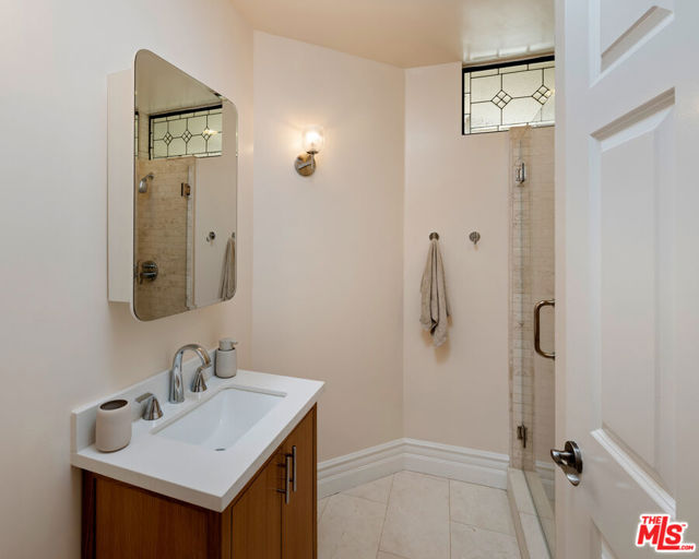 10364 Almayo Avenue, Los Angeles CA: https://media.crmls.org/mediaz/ea2db4fe-4dff-42f7-9b3c-6b6ad3e88373.jpg