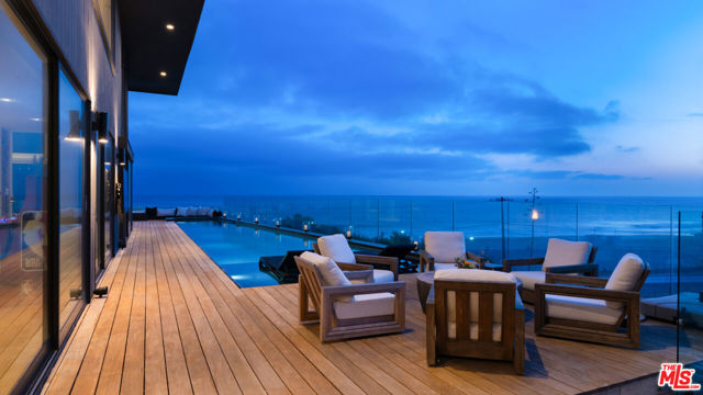 6463 Surfside Way, Malibu CA: https://media.crmls.org/mediaz/ea2e4d36-0e1a-4eb7-8395-afaf8d0c7171.jpg