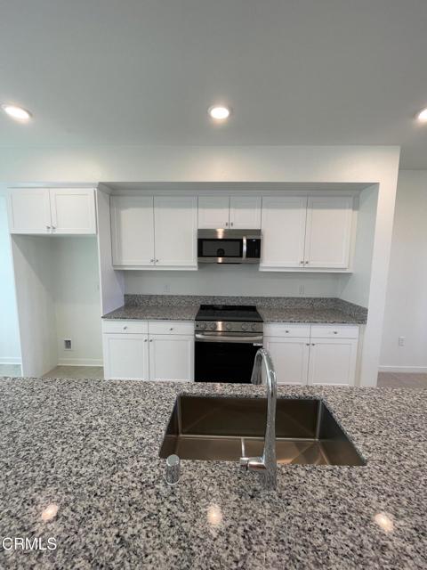 Detail Gallery Image 8 of 20 For 560 via San Felipe, Camarillo,  CA 93012 - 3 Beds | 2/2 Baths