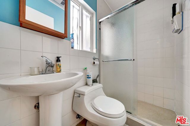 844 N Poinsettia Place, Los Angeles CA: https://media.crmls.org/mediaz/ea2e6c92-a276-4198-8e4f-ce0f1139d6ab.jpg