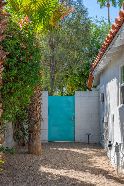 748 N Calle Rolph, Palm Springs, CA 92262