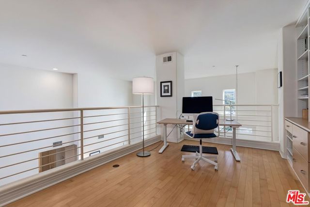 7100 Playa Vista Drive, Playa Vista CA: https://media.crmls.org/mediaz/ea2f3961-9078-4a6e-8ca7-3d8e81cc428f.jpg