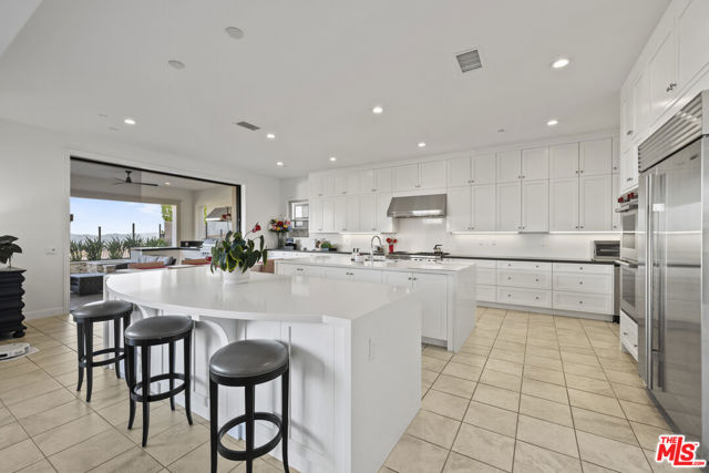 20162 W Cromwell Way, Porter Ranch CA: https://media.crmls.org/mediaz/ea2f39af-83fe-425a-865b-b7de7c884449.jpg