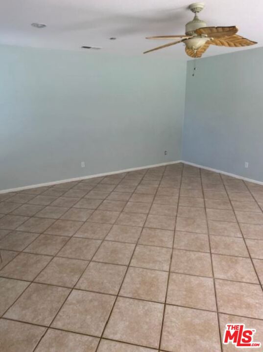 1808 Fallbrook Oaks Court, Fallbrook CA: https://media.crmls.org/mediaz/ea304dd8-3483-499d-927c-c144be67edc8.jpg