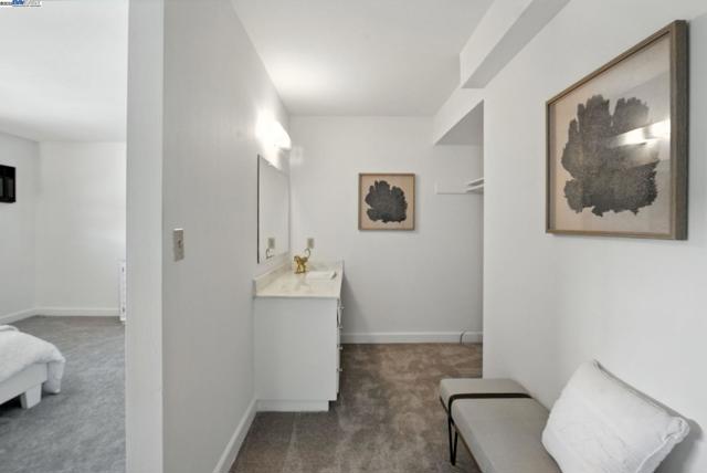 3101 61St Ave, Oakland CA: https://media.crmls.org/mediaz/ea30914b-334f-481c-9b61-c347c45ee997.jpg