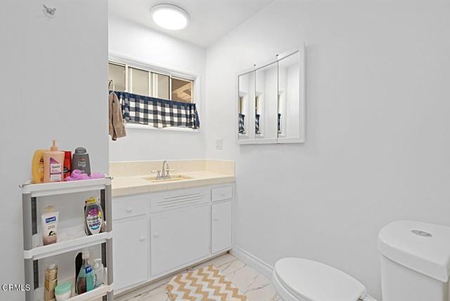 1127 Douglas Avenue, Oxnard CA: https://media.crmls.org/mediaz/ea3246b0-790c-4707-9939-8c1f38fd6125.jpg