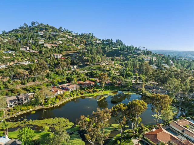9835 Edgelake Dr, La Mesa CA: https://media.crmls.org/mediaz/ea325cee-45c8-4f92-b48e-4eab5e9cf15c.jpg