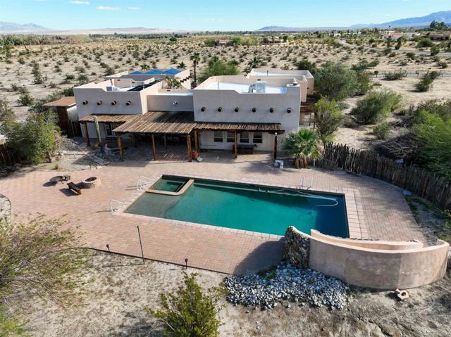 187 Verbena Dr, Borrego Springs CA: https://media.crmls.org/mediaz/ea32668a-acc9-49b7-9ca9-4c9e2bfb68df.jpg