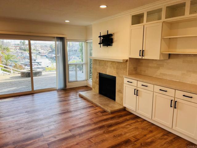 4587 Cove Drive, Carlsbad CA: https://media.crmls.org/mediaz/ea32b6af-6a4c-4cf5-9189-306979d656ab.jpg