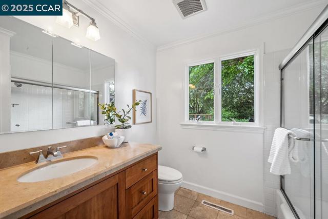 3159 Lucas Dr, Lafayette CA: https://media.crmls.org/mediaz/ea334138-d1e4-4ab8-91ab-d1f61f924eef.jpg