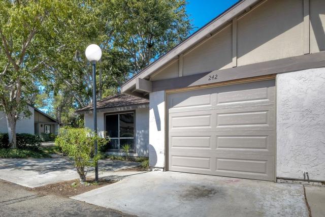242 Eveningside Gln, Escondido CA: https://media.crmls.org/mediaz/ea33793e-8c0c-4bf7-8a8b-1ad911248e22.jpg