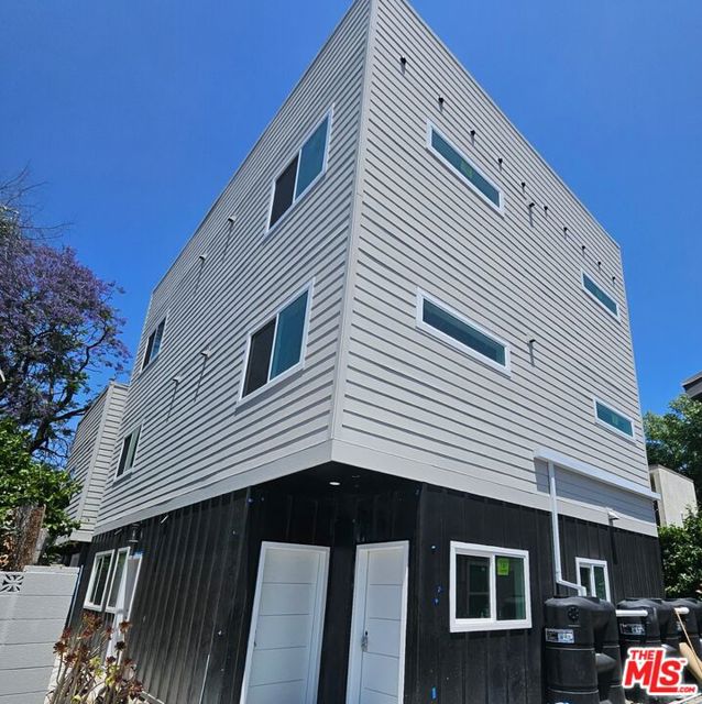11841 Runnymede Street, North Hollywood CA: https://media.crmls.org/mediaz/ea338aa9-29d8-49e3-bbd3-9ead309023c6.jpg