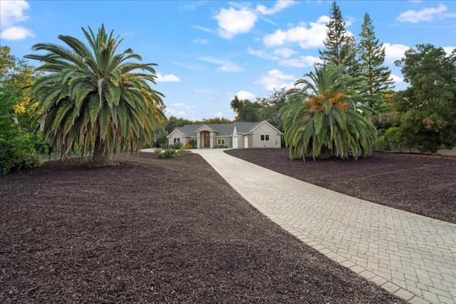 15211 Becky Lane, Monte Sereno CA: https://media.crmls.org/mediaz/ea33c2b0-678f-4738-a051-1a13f5f7cc77.jpg
