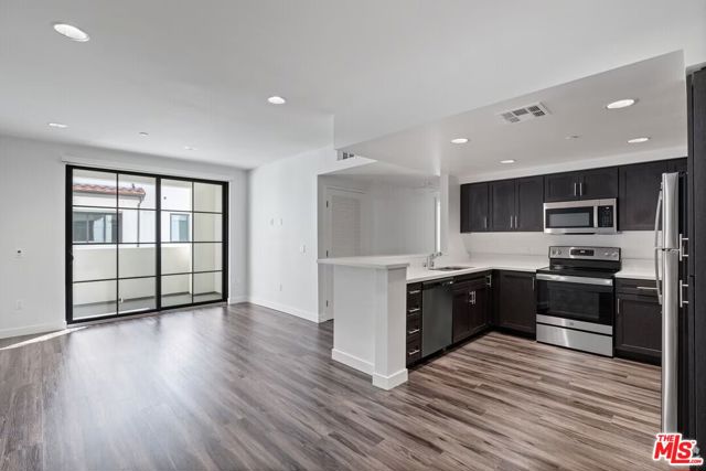 5020 Woodman, 211 photo 7