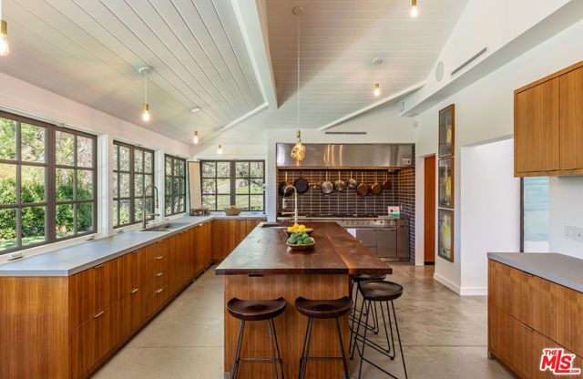 Image 8 of 41 For 2854 Roscomare Road