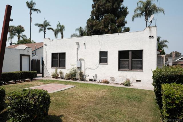 4757 Kensington Dr, San Diego CA: https://media.crmls.org/mediaz/ea34daa1-aa3a-4cf3-afd5-5ff8d535526a.jpg