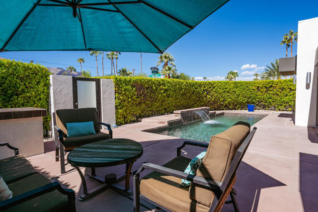 590 N Plaza Amigo, Palm Springs, CA 92262