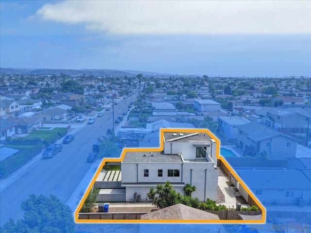 914 10th St, Imperial Beach CA: https://media.crmls.org/mediaz/ea352ea7-4529-4f44-a894-2c2fed7d181e.jpg