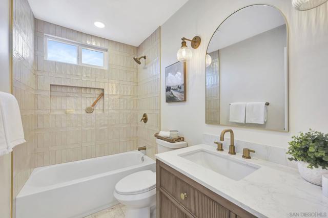 11384 Almazon St, San Diego CA: https://media.crmls.org/mediaz/ea358d8e-5474-427a-a8dd-9bd944589f86.jpg