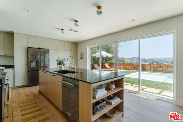 29204 Deep Shadow Drive, Agoura Hills CA: https://media.crmls.org/mediaz/ea35d3c5-8c00-4ea2-bc09-36985e8d8e90.jpg