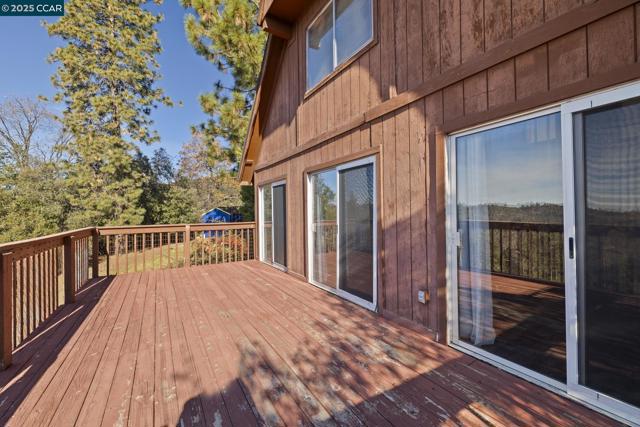 18957 Stag Circle, Tuolumne CA: https://media.crmls.org/mediaz/ea364265-e3b8-442c-a38b-f50285abb838.jpg