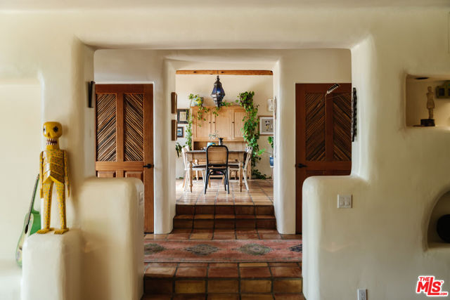 2865 Marquette Drive, Topanga CA: https://media.crmls.org/mediaz/ea3709a5-7a6c-4d53-a20c-798694aed659.jpg