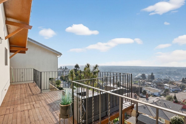 16605 Rolando Ave, Castro Valley CA: https://media.crmls.org/mediaz/ea37c2da-9b46-45b4-b283-515b7914689c.jpg