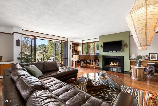 4639 El Camino Corto, La Canada Flintridge CA: https://media.crmls.org/mediaz/ea37ee28-85a3-45af-9f7f-cba2eb96e923.jpg
