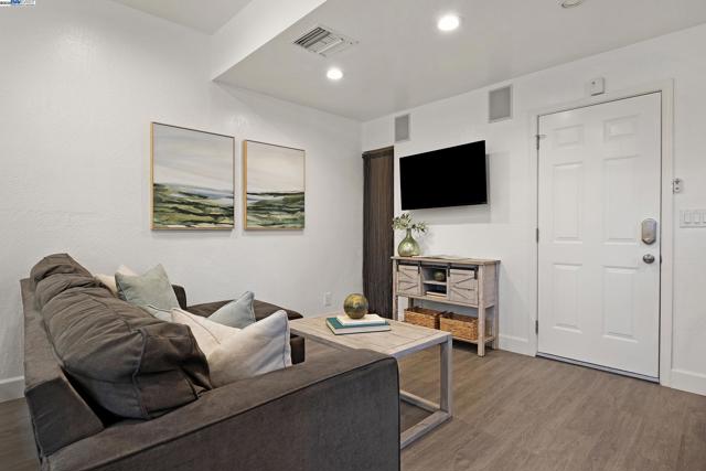 1153 Sherry Way, Livermore CA: https://media.crmls.org/mediaz/ea38b8b0-f5ef-4d98-9293-e7a8e3d00790.jpg