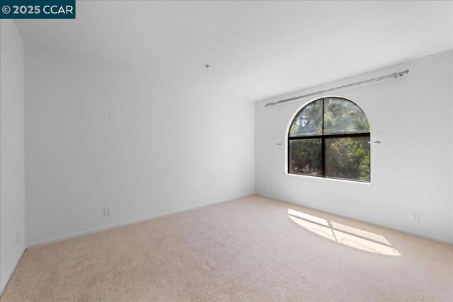 219 Sea Crest Cir, Vallejo CA: https://media.crmls.org/mediaz/ea38f254-eef2-44ca-b73d-4f9bf70dda5a.jpg