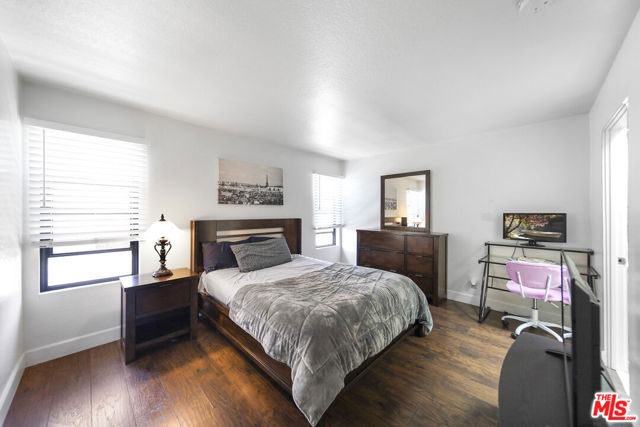 630 N Grand Avenue, Los Angeles CA: https://media.crmls.org/mediaz/ea3970b4-976f-4394-b697-ffb58396bc57.jpg