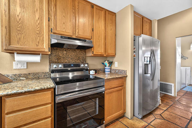 77500 Calle Chillon, La Quinta CA: https://media.crmls.org/mediaz/ea3993d0-266b-4a90-b6fb-1eff8806fadc.jpg