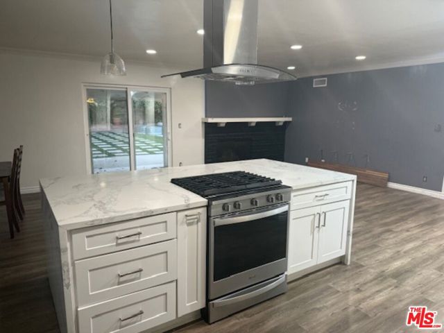 9333 Swinton Avenue, North Hills CA: https://media.crmls.org/mediaz/ea39e488-9f09-4dd5-9921-32b990ed5e4a.jpg