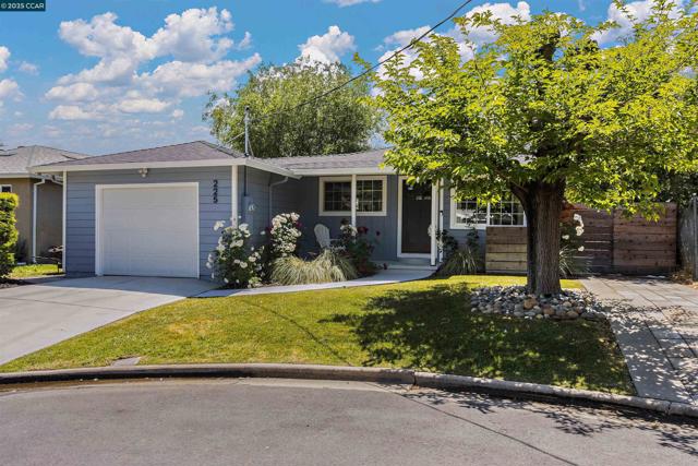 225 Babette Ct, Pleasant Hill CA: https://media.crmls.org/mediaz/ea3ada50-b3ce-4eca-87e5-677b2b0dffe0.jpg