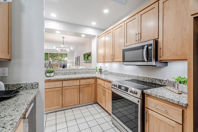 Image 11 of 26 For 419 Saint Emilion Ct