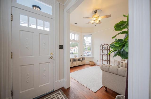 332 Capitol Street, Salinas CA: https://media.crmls.org/mediaz/ea3b0544-cbec-4771-80cf-a3ce3f5789a6.jpg