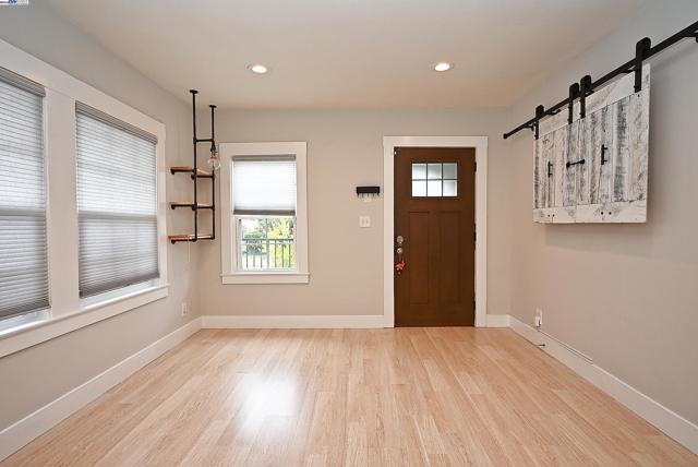 5706 Brookdale Ave, Oakland CA: https://media.crmls.org/mediaz/ea3be2bf-2f5f-4b6f-acb5-933790994a99.jpg