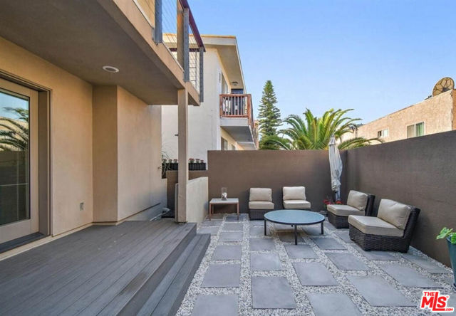 6644 Vista Del Mar, Playa del Rey CA: https://media.crmls.org/mediaz/ea3c2880-7c27-46e1-b068-50560ecbfc8b.jpg