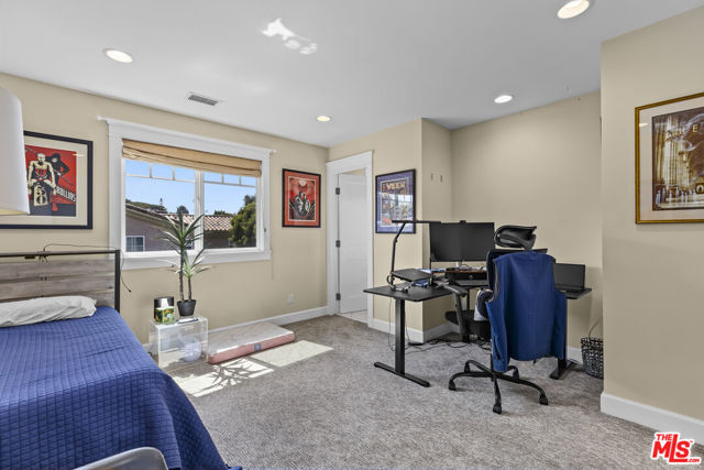 1712 CURTIS Avenue, Manhattan Beach CA: https://media.crmls.org/mediaz/ea3c59b4-f4d8-421f-a728-ef23e69a7f64.jpg