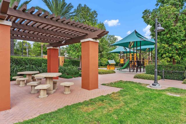 107 Starbright, Irvine CA: https://media.crmls.org/mediaz/ea3c73b5-11da-4bb1-9299-baa3db05f213.jpg