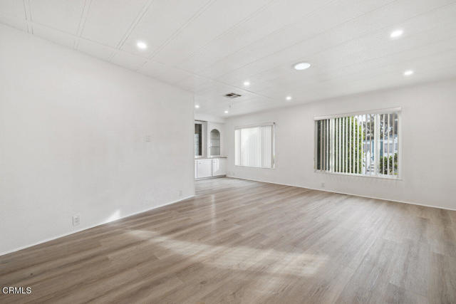 Detail Gallery Image 4 of 39 For 206 Browning Ave #206,  Ventura,  CA 93003 - 2 Beds | 1 Baths