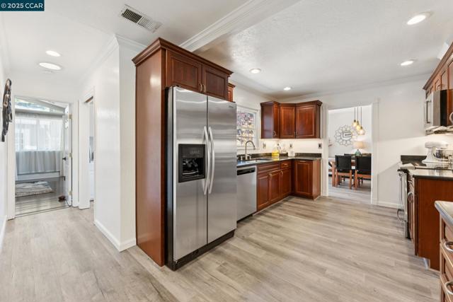347 Valley View Rd, Pleasant Hill CA: https://media.crmls.org/mediaz/ea3d2c69-a9cc-4f4f-8577-9668614d94dd.jpg