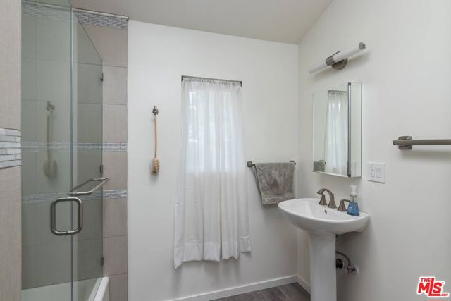 3136 Floye Drive, Los Angeles CA: https://media.crmls.org/mediaz/ea3df2f0-8692-4ee6-bdc1-141e8cca57d4.jpg
