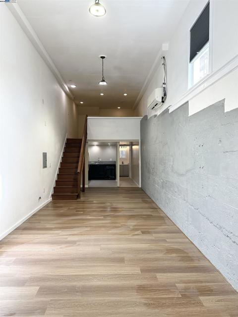 2246 23rd Ave, Oakland CA: https://media.crmls.org/mediaz/ea3e91d8-00e2-4309-8616-a6197098df97.jpg