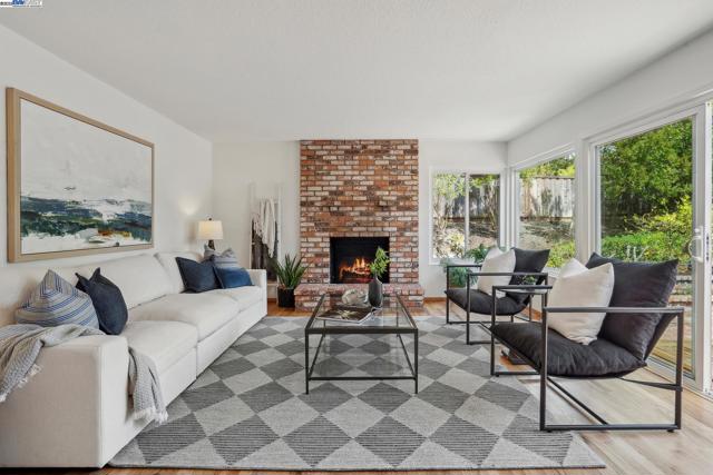 643 Contada Cir, Danville CA: https://media.crmls.org/mediaz/ea3f06d4-a301-4fb4-9a11-866366cc098e.jpg