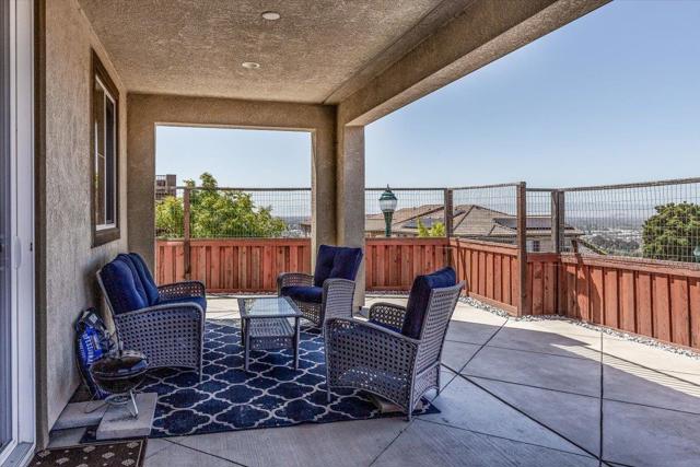 30111 Mountain View Drive, Hayward CA: https://media.crmls.org/mediaz/ea3f391d-ee64-4c02-a793-3a58adf97d87.jpg