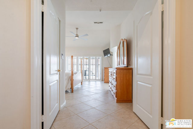 Image 18 of 52 For 77553 Carinda Court